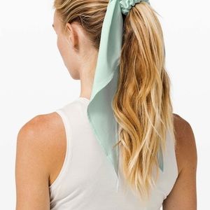 Uplifting scrunchie flow